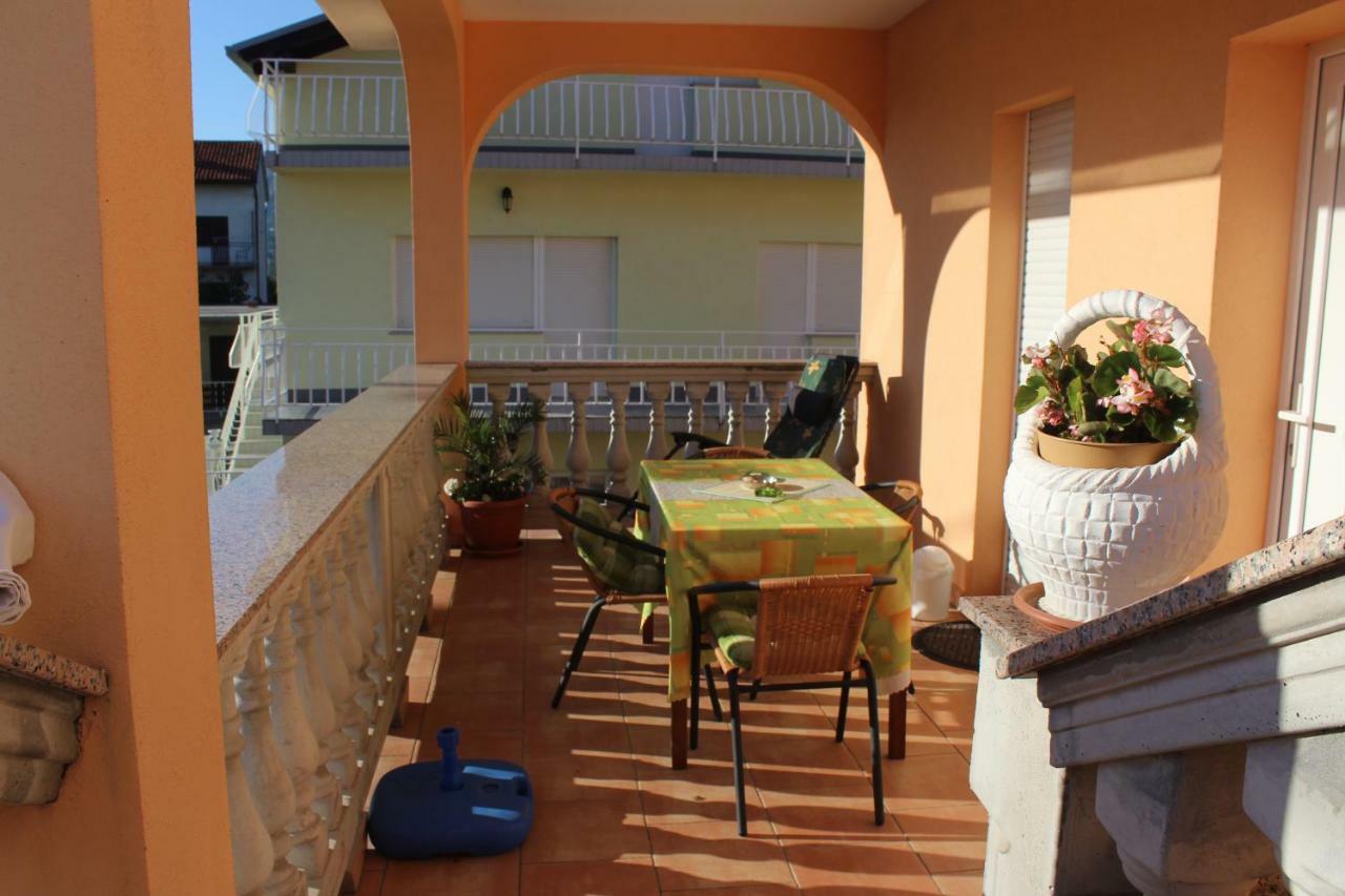 Apartment Sara Novi Vinodolski Exterior photo